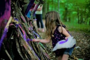 Enfants, activité nature arbre